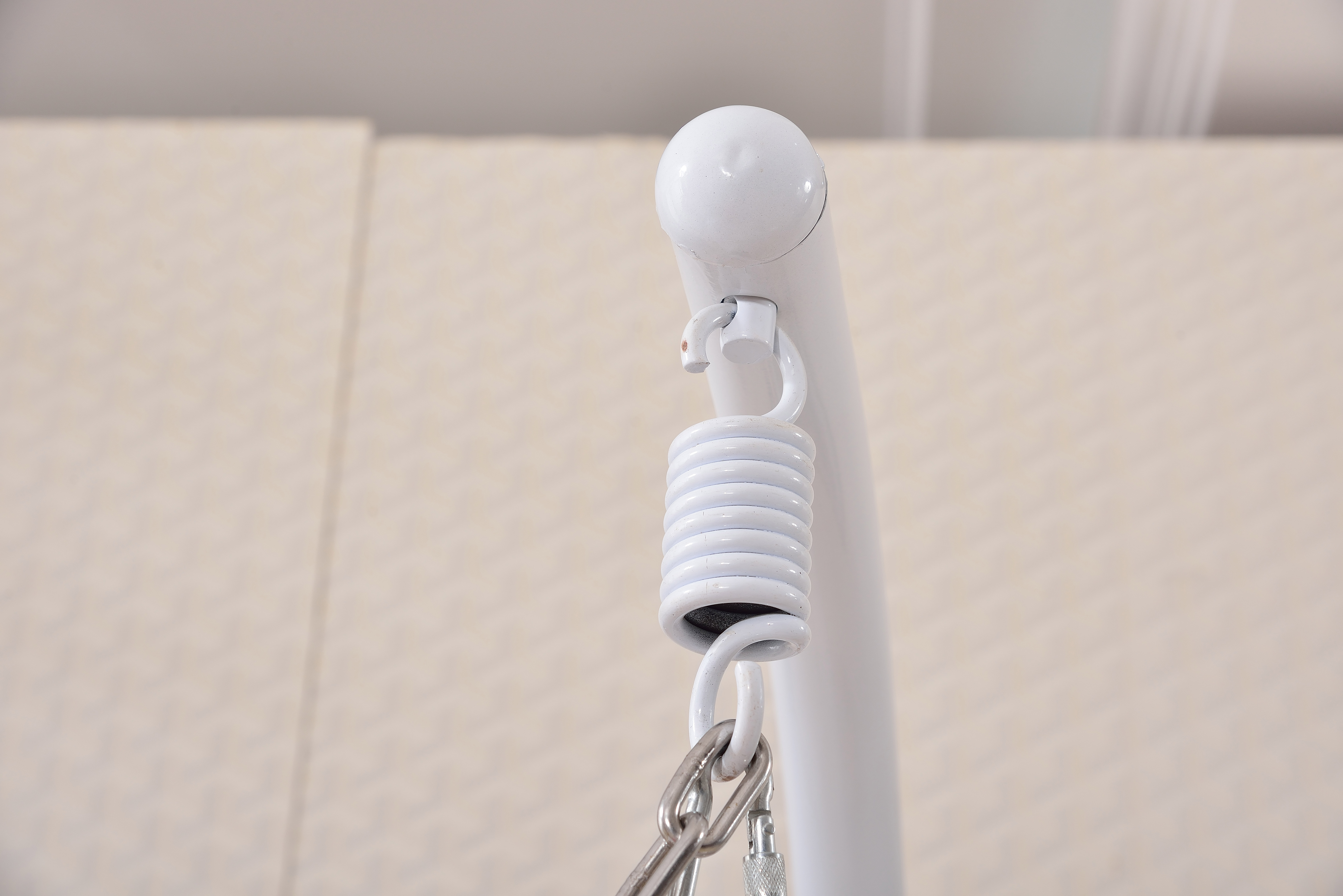 White aluminum frame white rattan balcony indoor outdoor hanging basket rattan swing chair