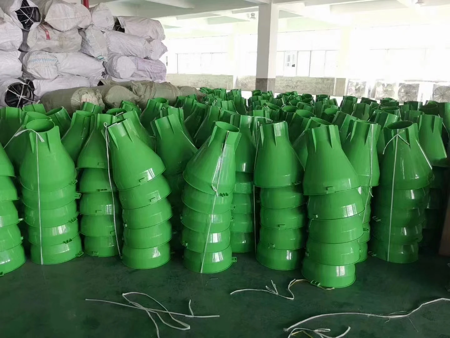 Pig Farm Equipment Feeding System Automatic Plastic Piglets Trough Feeders