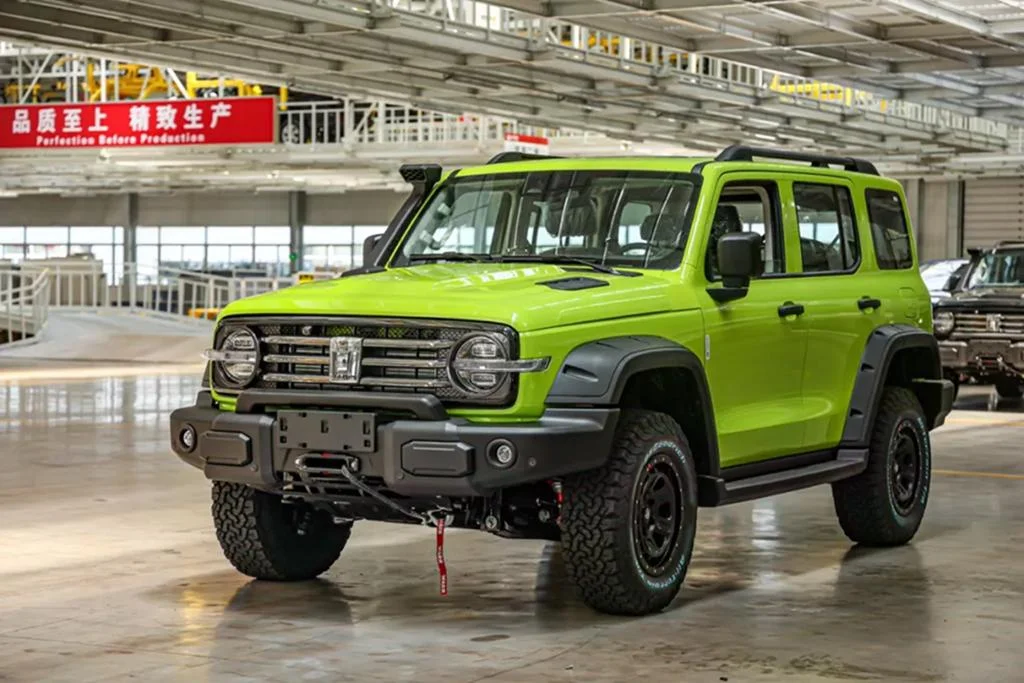 Cool appearance,high-performance Five door five seater SUV 2.0T fuel powered vehicle