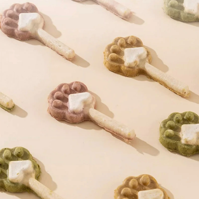 Wholesale Pet Freeze-Dried Cute Cat Paw Lollipops Snacks Pet Treats for Dogs Cats