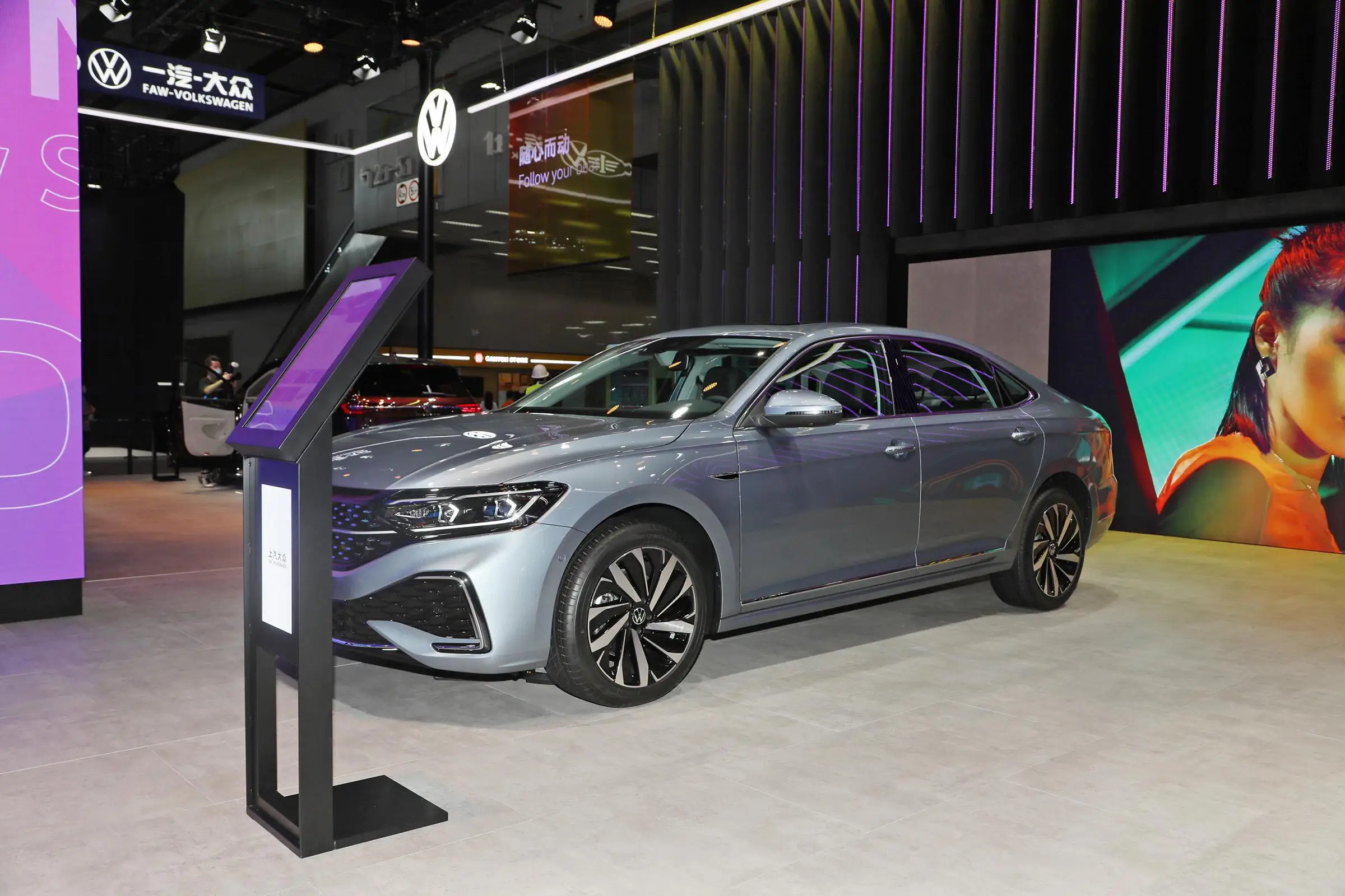 2024 Заводская распродажа 4D Седан VW PASSAT 1 4 T 2 0 DCT многофункциональный руль 8l двигатель Китай дешевый Volkswagen Passat