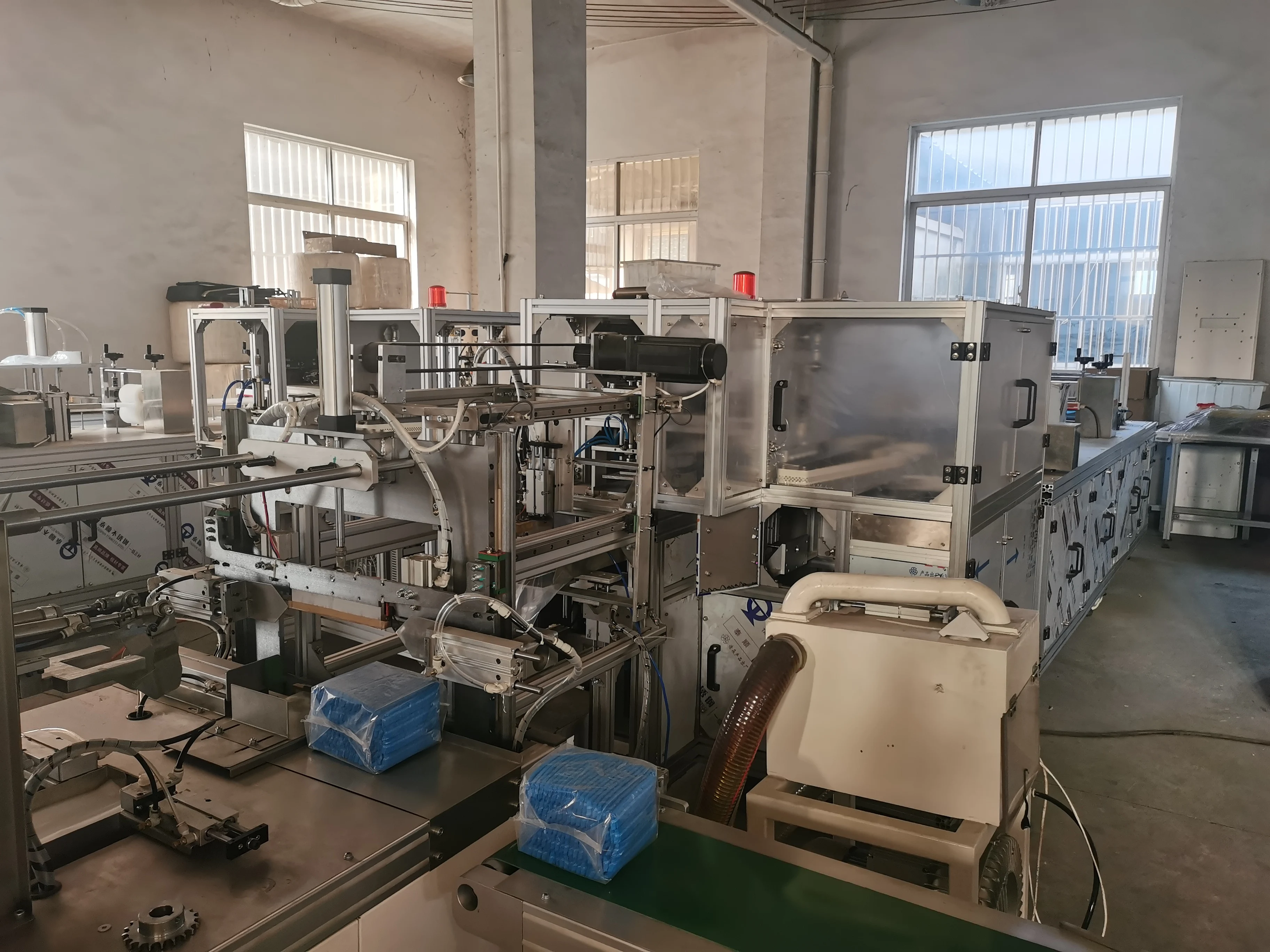 Машина для изготовления крышек