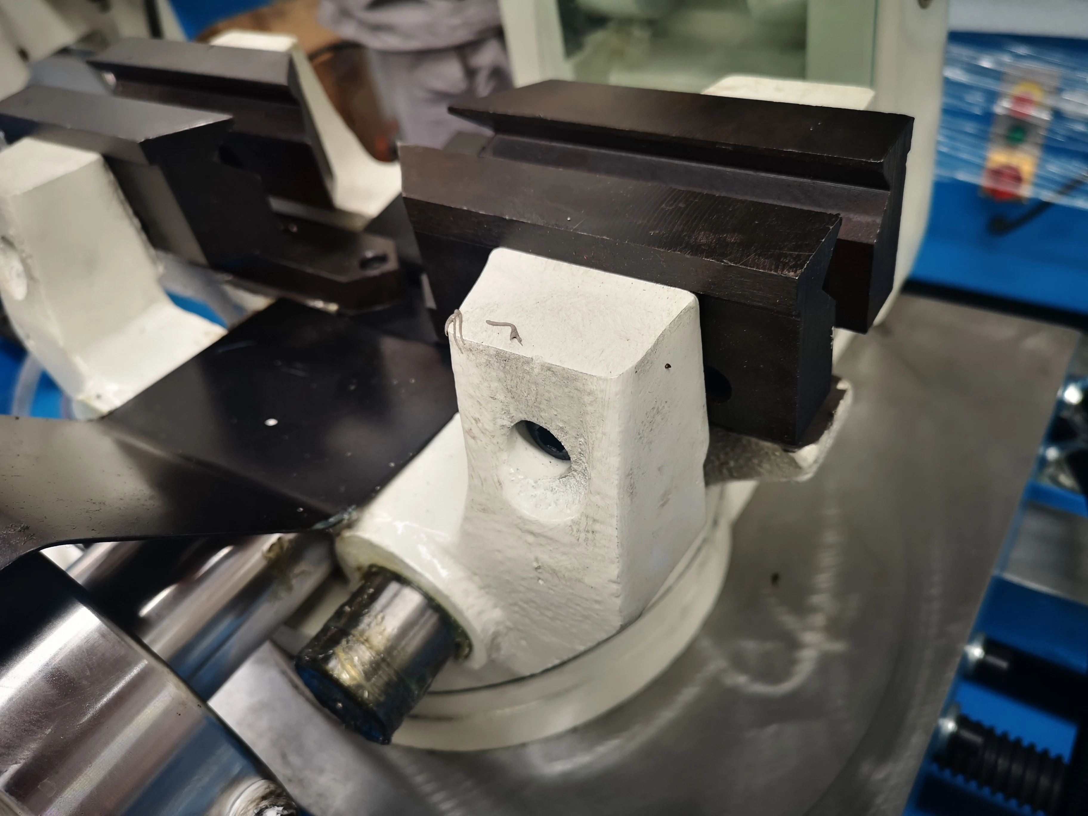 MC YT 315A manual  semi automatic metal  pipe cutting machine for steel pipe and round pipe