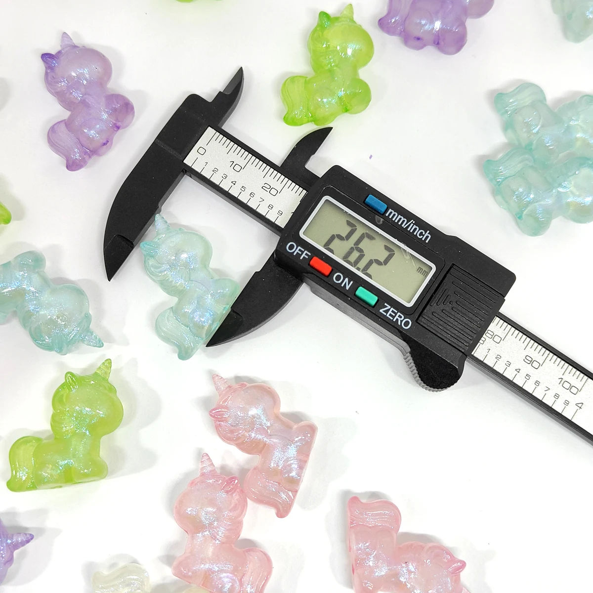 180pcs/bag Cute Pony Unicorn Shape Acrylic Perforated Beads Multi-Colored Bag Pendant Mobile Phone Chain Accessories Jewelry