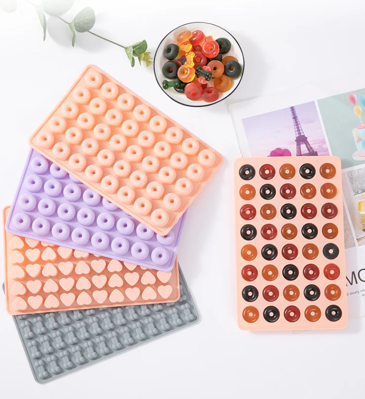 2023 Mini Dog Bone Shape 65 Cavity Silicone Mold for Dog Treat Chocolate Jello Gummy Candy Custom Dog Bone silicone baking mold