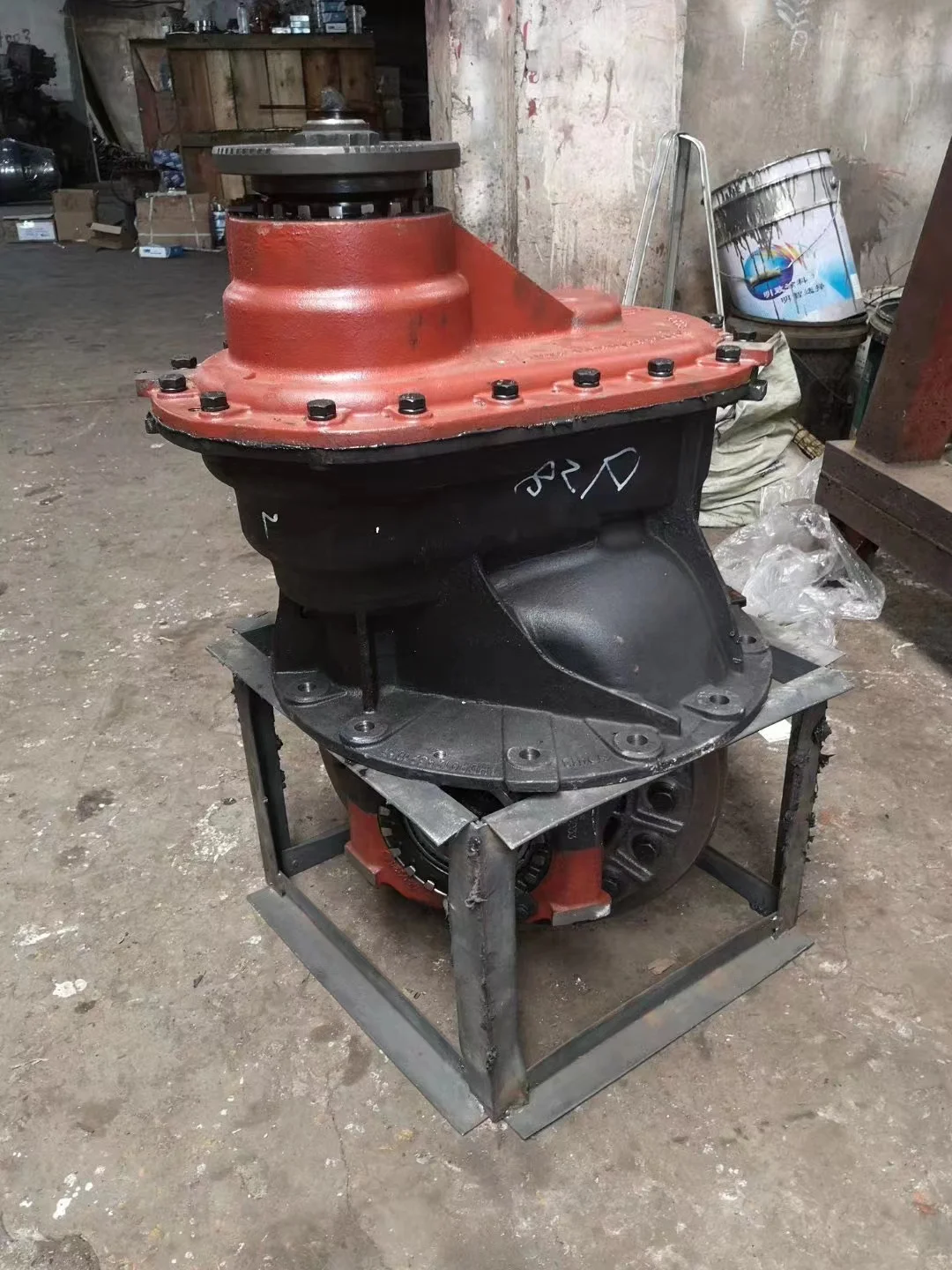 SHACMAN Truck bridge box Truck spare parts Middle axle rear axle AC16axle wg9981320436 HOWO Inter axle differential housing