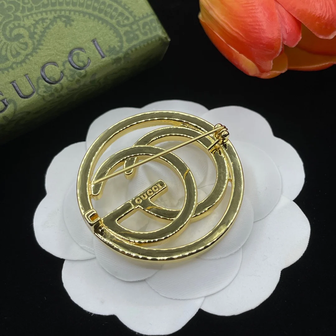 Gucc 925 sterling silver letter brooch, a fashionable retro high-end luxury style brand, factory direct sales and wholesale