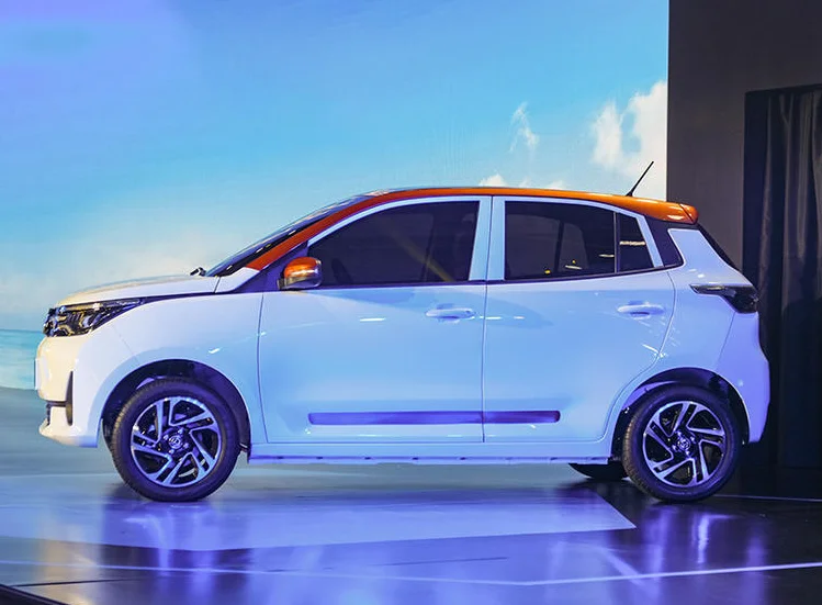 High speed car right hand drive electric car with solar panel mr bean car RHD cheapest price