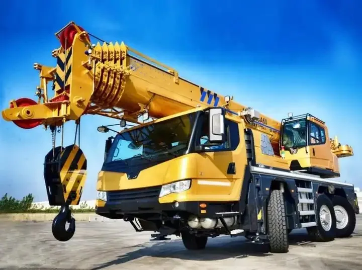 China Famous Brand High Quality 180ton Truck Crane All Terrain Hydraulic Crane Xca180 Mobile Truck Crane with Telescoping Boom