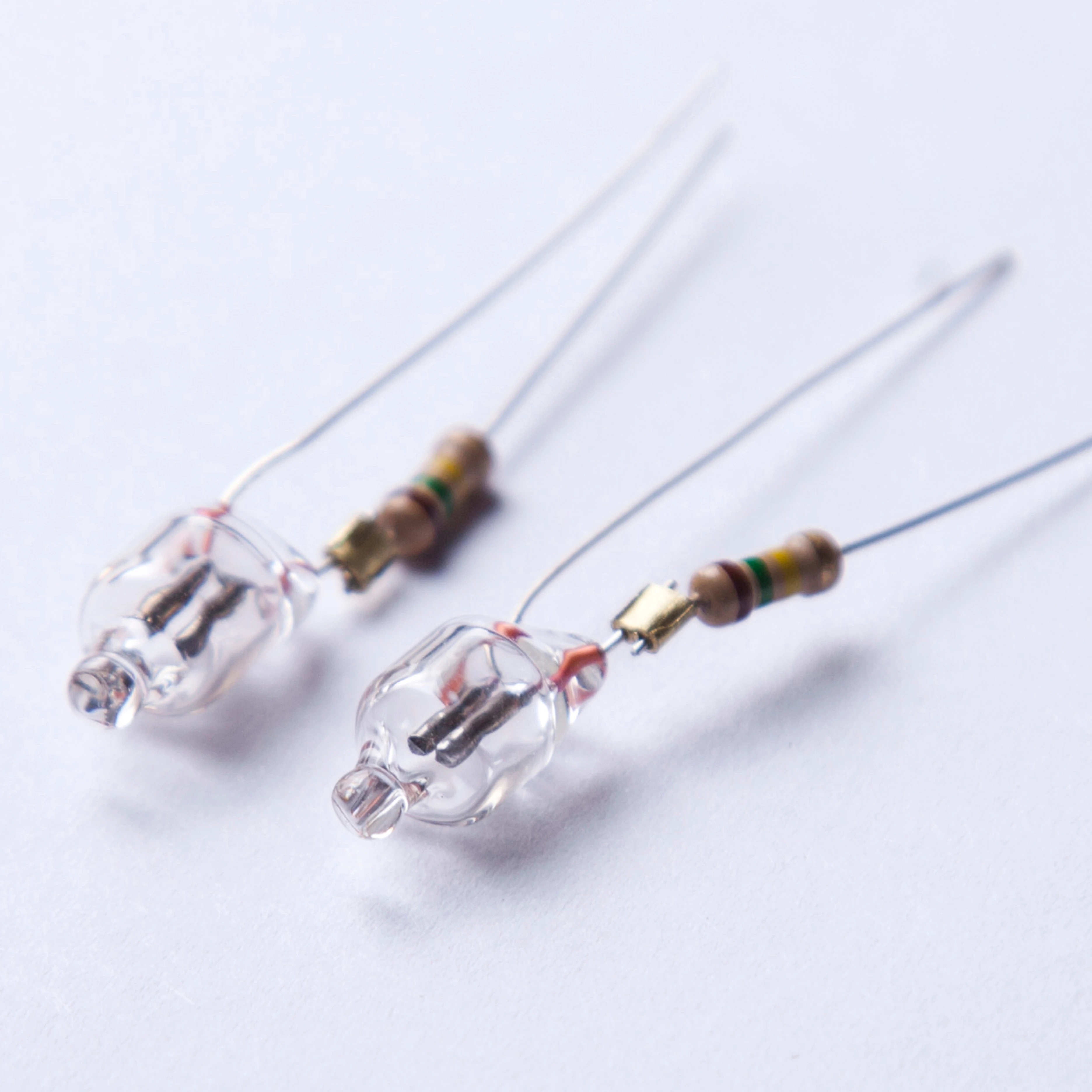 Неоновая трубка с резистором