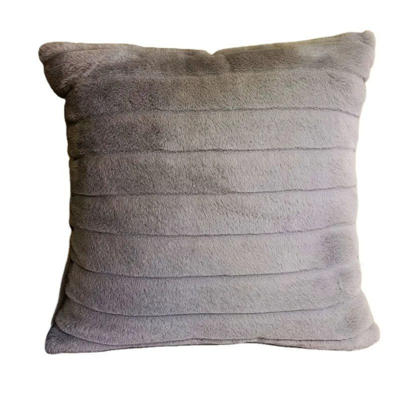 Декоративная подушка для дивана из кроличьего меха