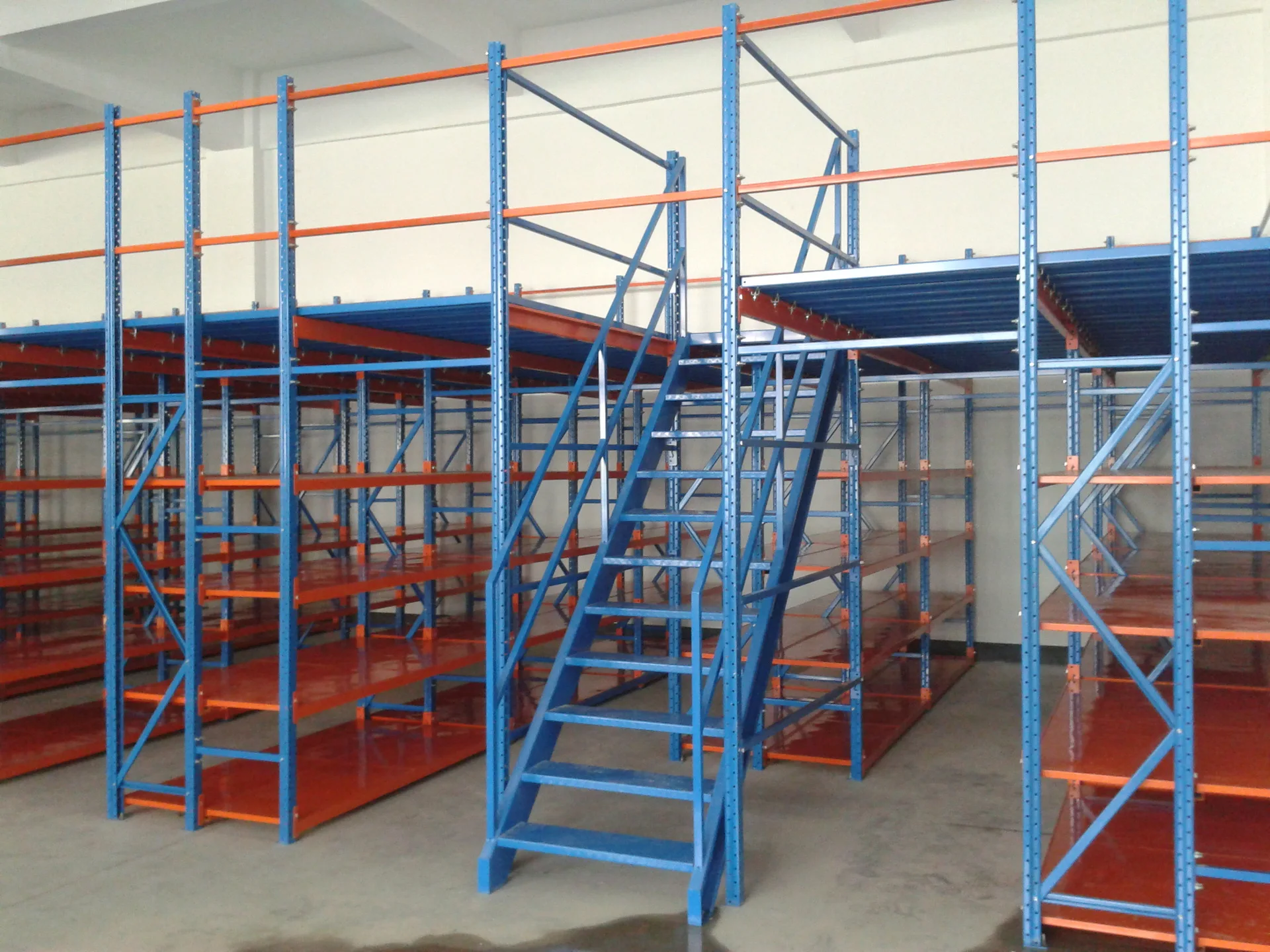 Mracking Maximize the utilization of warehouse space attic shelves one floor second floor storage platform for goods