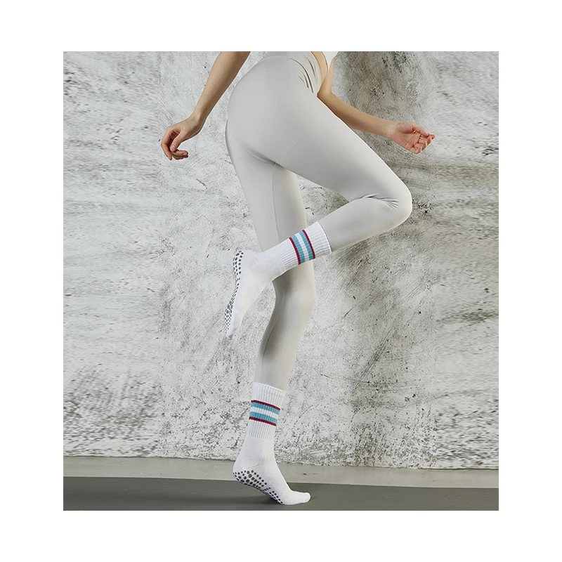 Indoor Anti Slip professional Mid Calf Socks Women Cotton Yoga Pilates Grip Crew Socks sports fitness skipping Pilates Socks