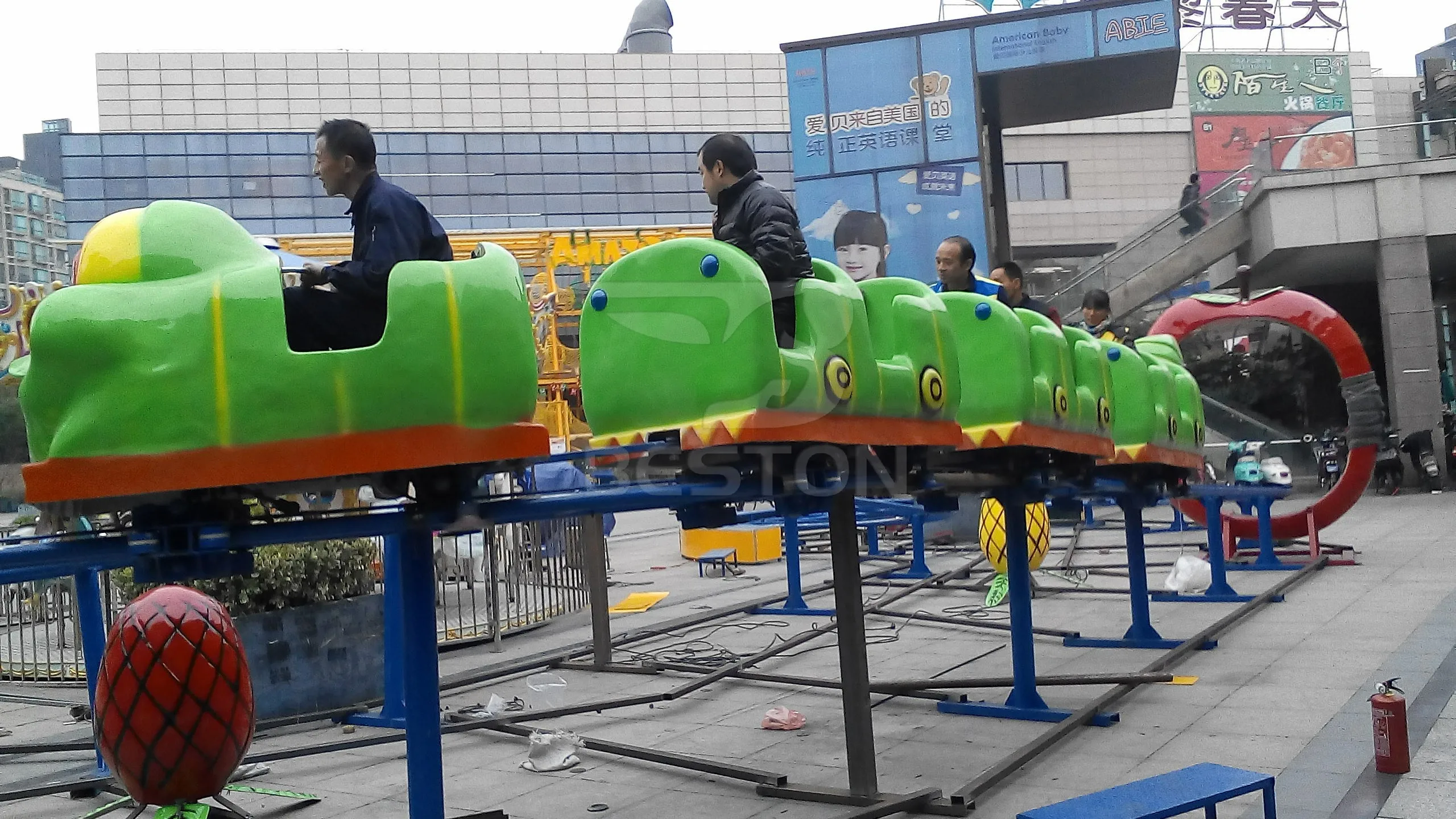 16 person roller coaster / Green Trochlear track sliding ride / kids ride on roller coaster