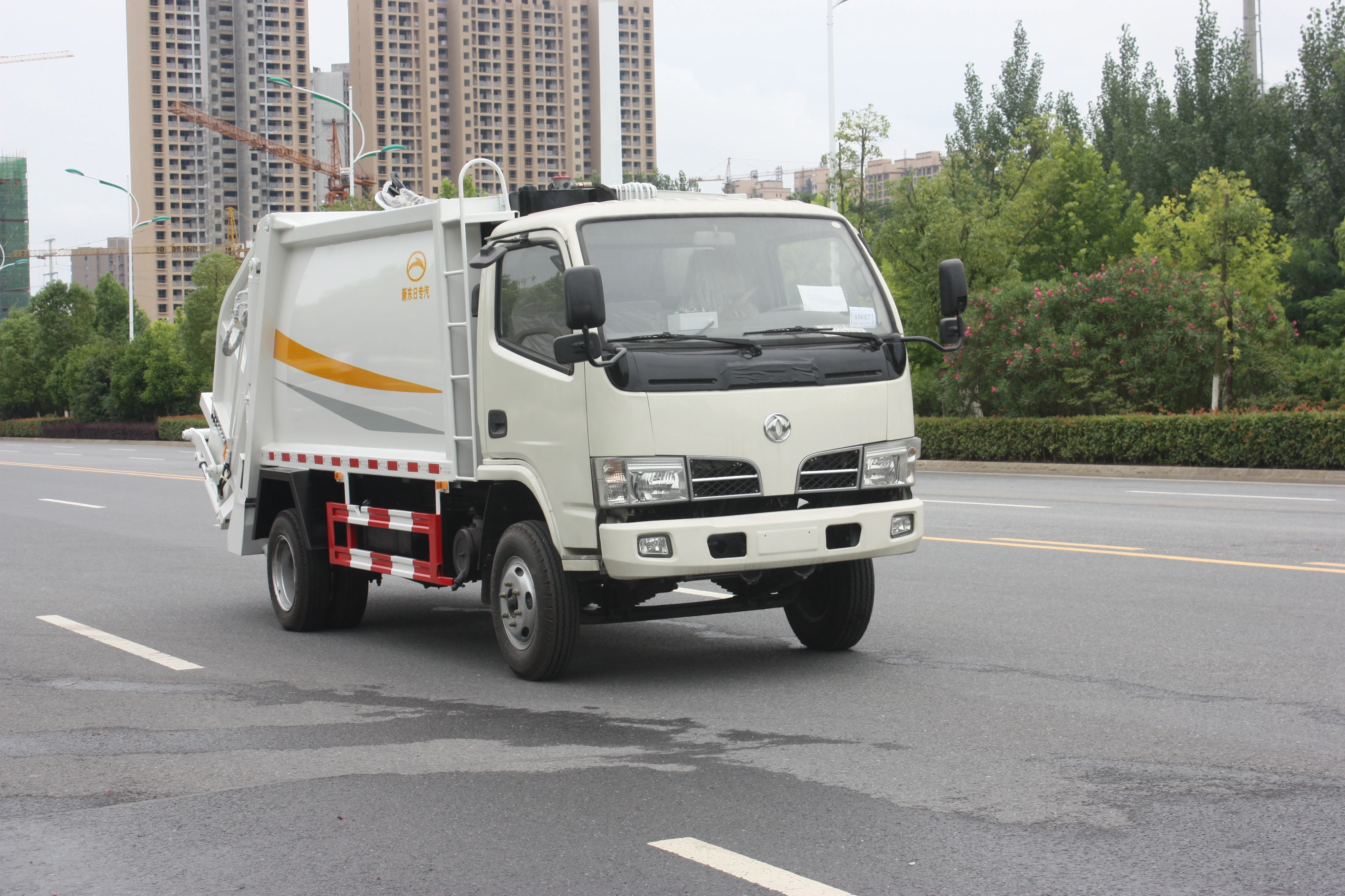 Dongfeng hot sale waste truck 4x2 4x4 6x4 type refuse compactor garbage truck
