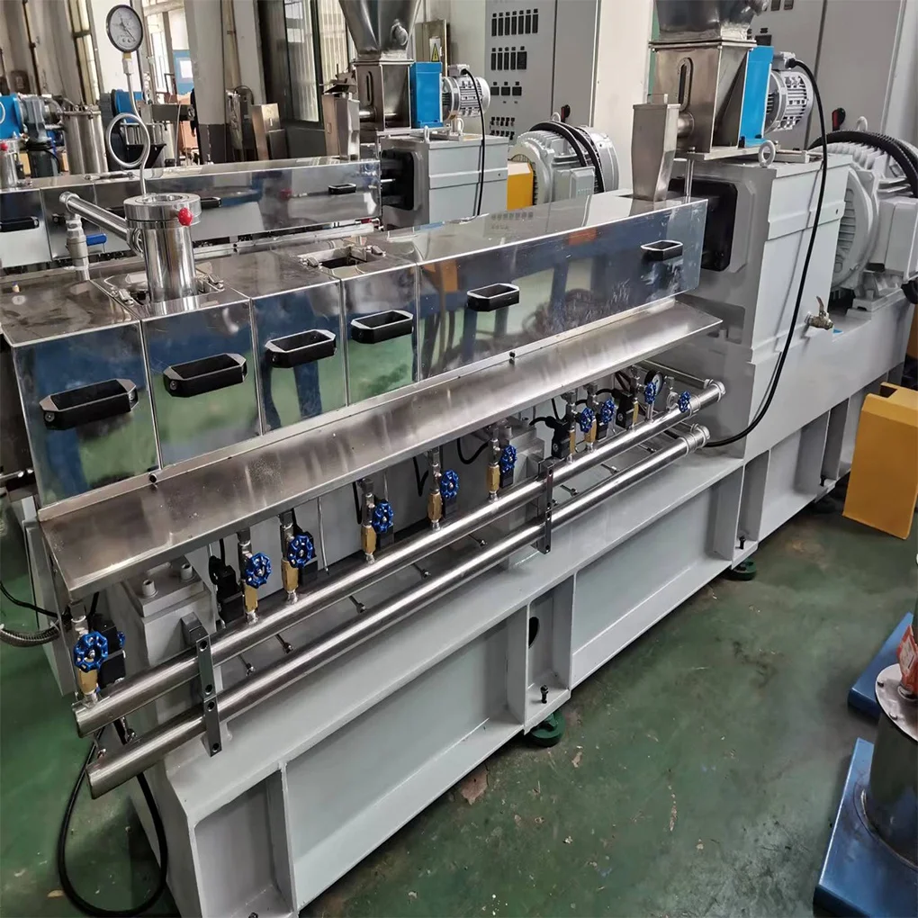 Pp/pe+20%80% Calcium Carbonate Filler Masterbatch Twin Screw Compounding Extruder / Color Masterbatch Making Machine