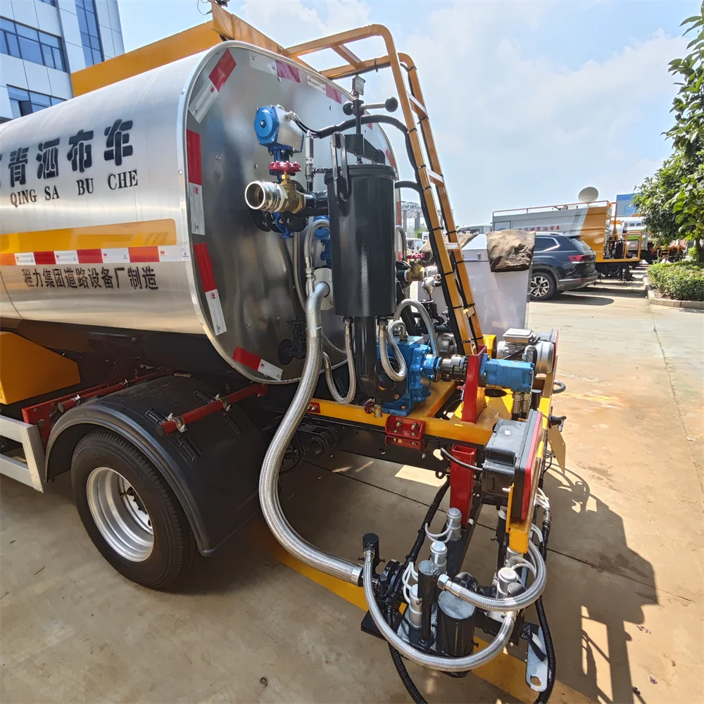 0.8 m3 Factory Automation Emulsion Spray Coating Machine Bitumen Asphalt Sprayer