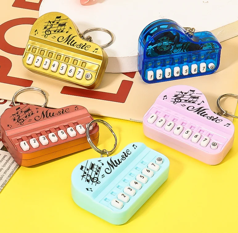 Piano Keychains Mini Electronic Keyboard Keychain Portable Musical Instrument Toy Key Ring Cute Key Chain Accessories Party Gift