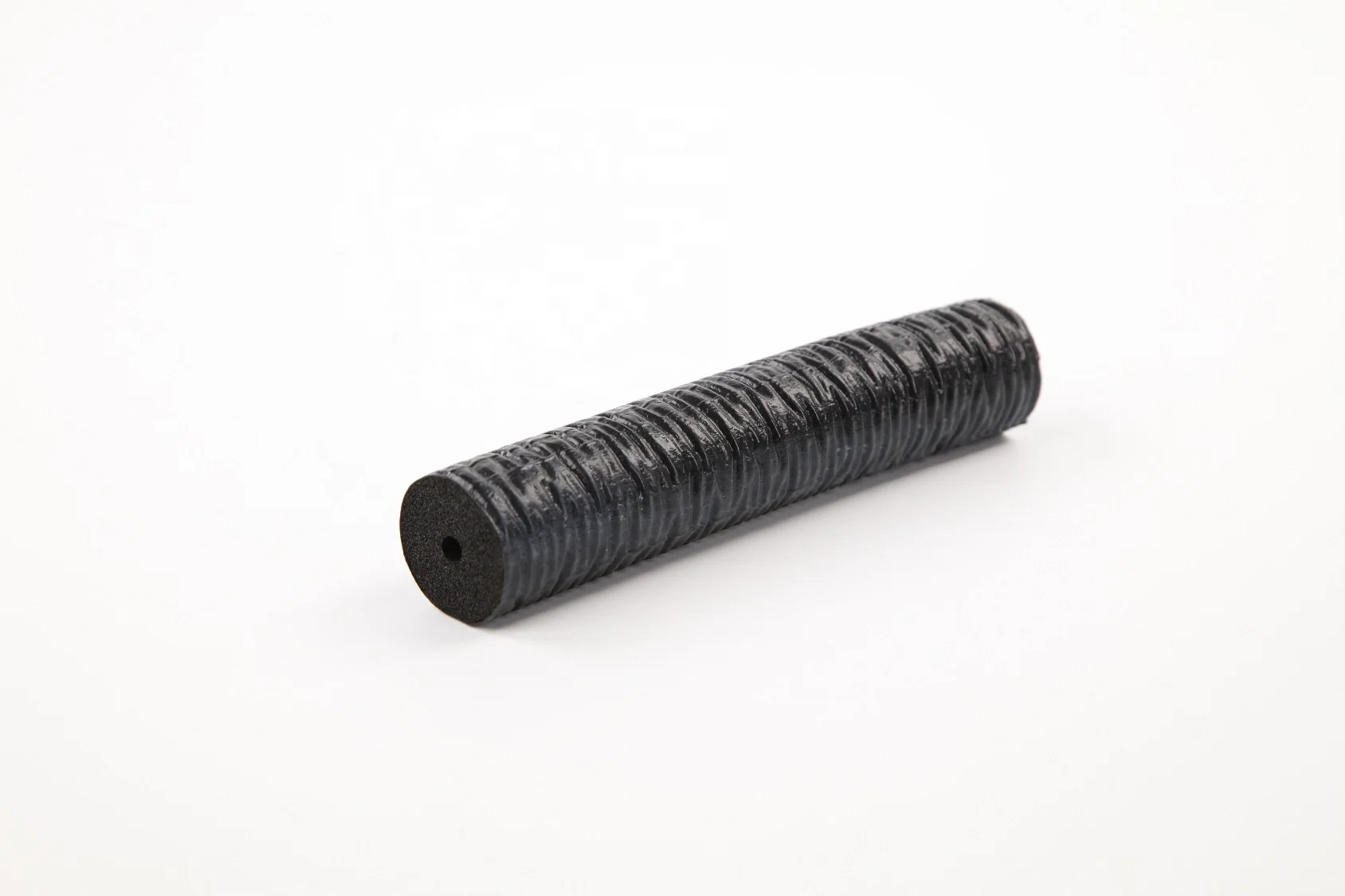 UV resistance NBR rubber insulation foam pipe with vinyl film elastomeric foam pipe with polymer film for thermal insulation