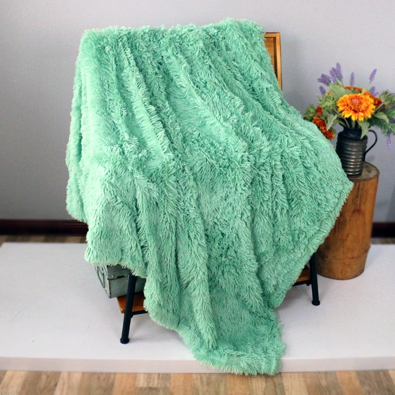 
Wholesale Luxury Faux Fur Throw Blanket Long Hair Shaggy Fleece Super Soft PV Plush Blanket 