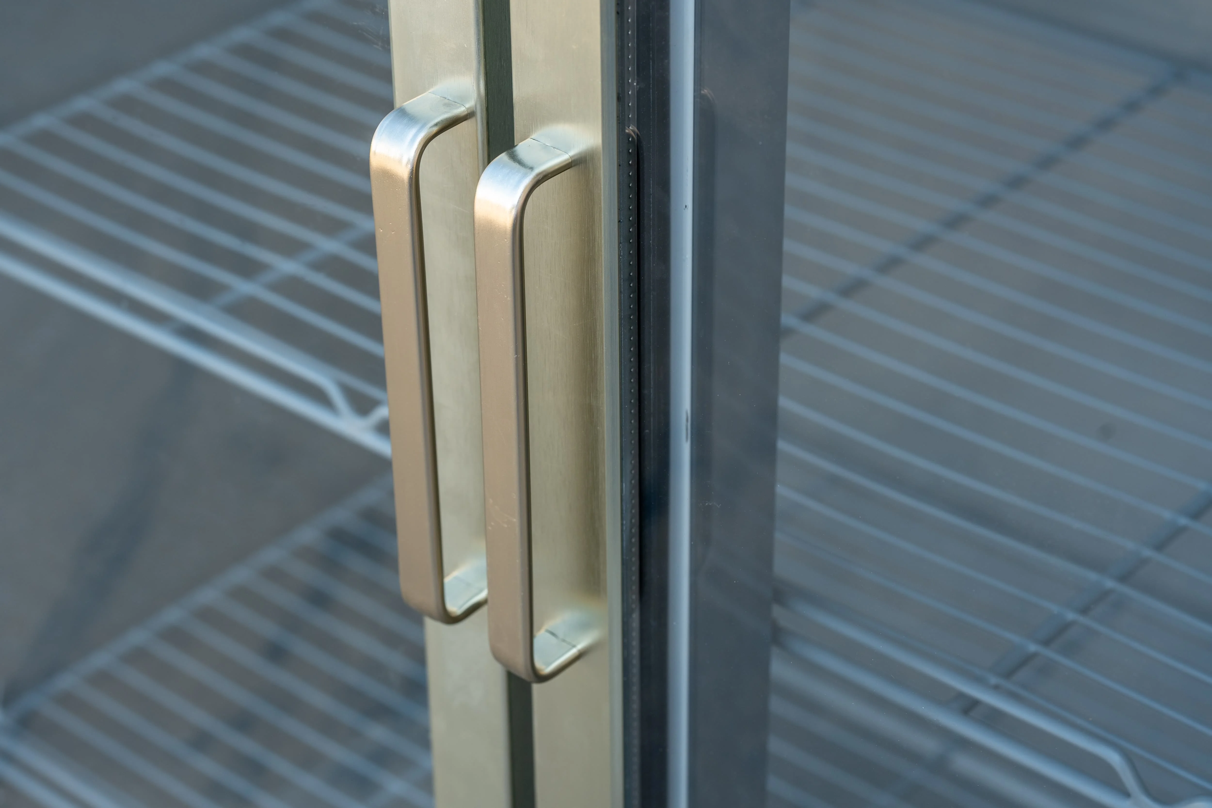 High Quality Electric Pharmacy Refrigerator with Freezer Glass Door Hot Sale for Household and Hotel Use