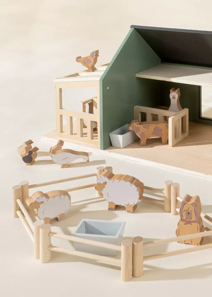 Wooden Farm Animal Toy for Toddlers Montessori Stacking Barn Toy with Door Wooden Farm Lacing Toy for Kids Birthday Gift