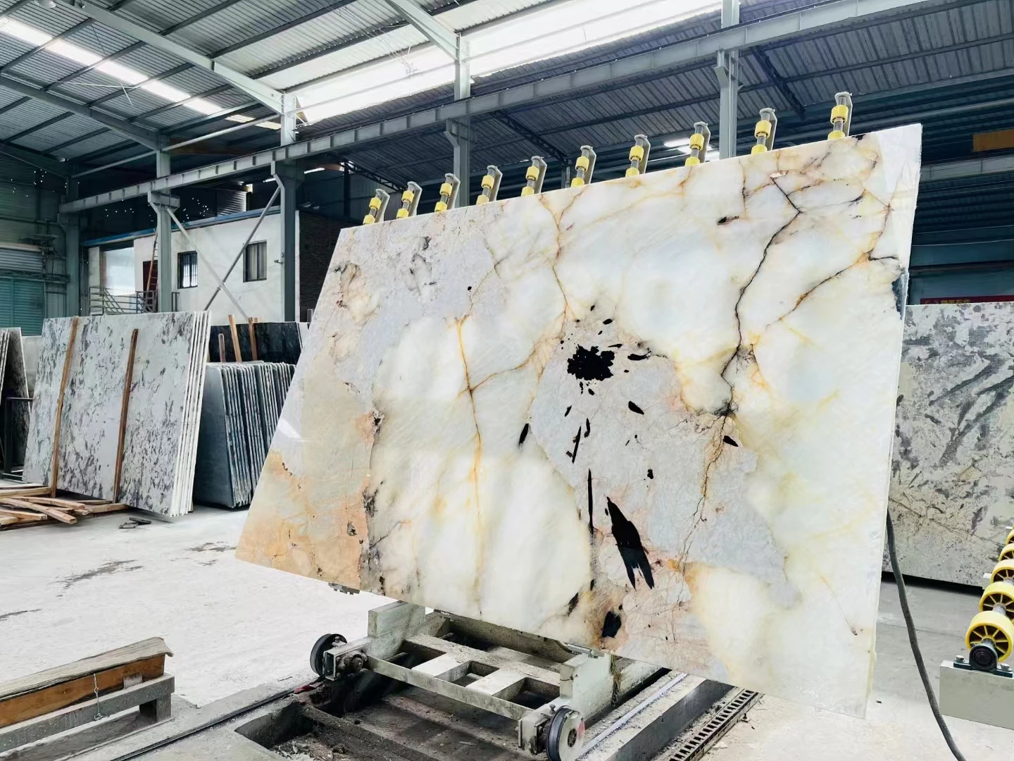 Custom Luxury Brazilian Decor Pandora Quartzite Slabs Backlit Big Crystal Pandora Patagonia Granite for Villa Project