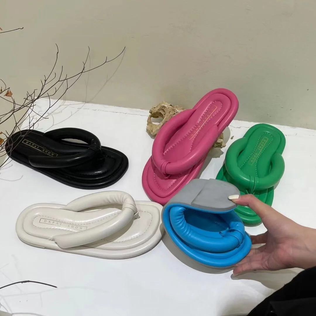 Ins Fashion Ladies Flat Shoes Outdoor Beach Flip Flops Women Wholesale Flip-Flops Slippers 2022