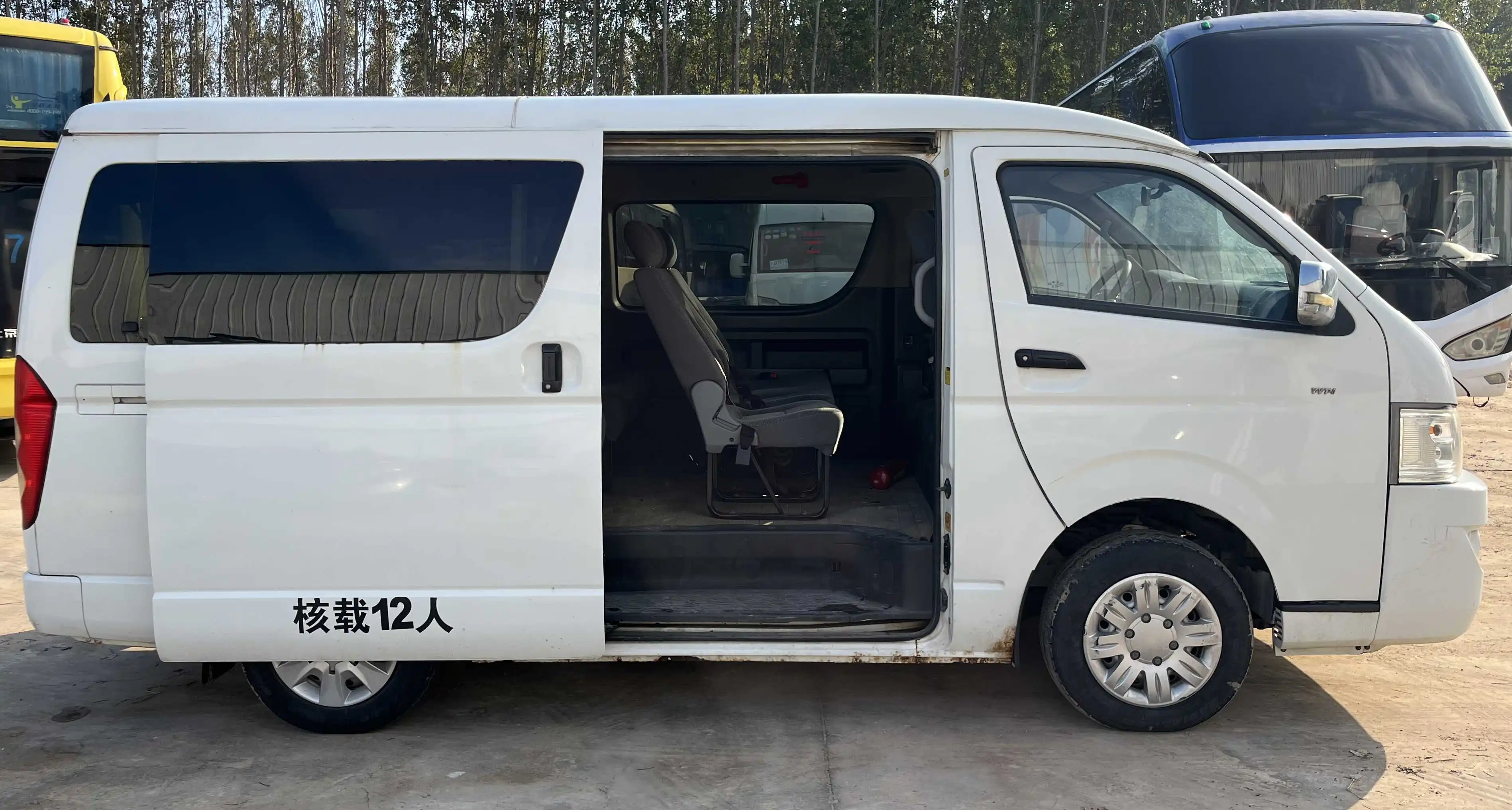 Medium Long Distance Passenger Used HKL6480A Public Transit Gasoline Bus Manual Coach Powerful Front Engine Medium Bus For Sale