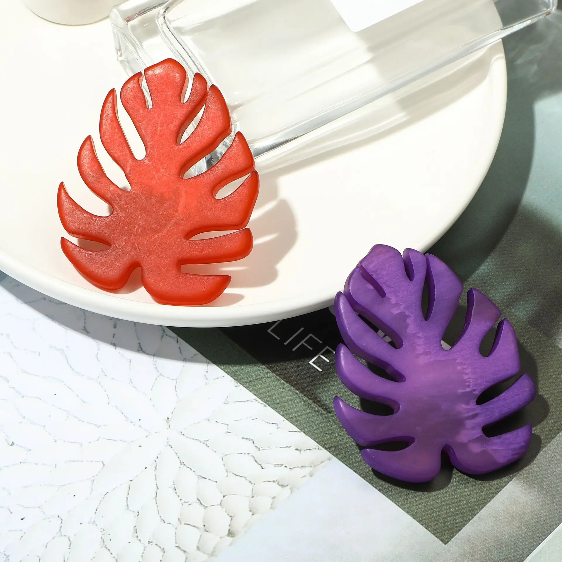 New Geometric Leaf Plant Bean Brooch Collar Pin Clothing Decoration Acrylic Brooch