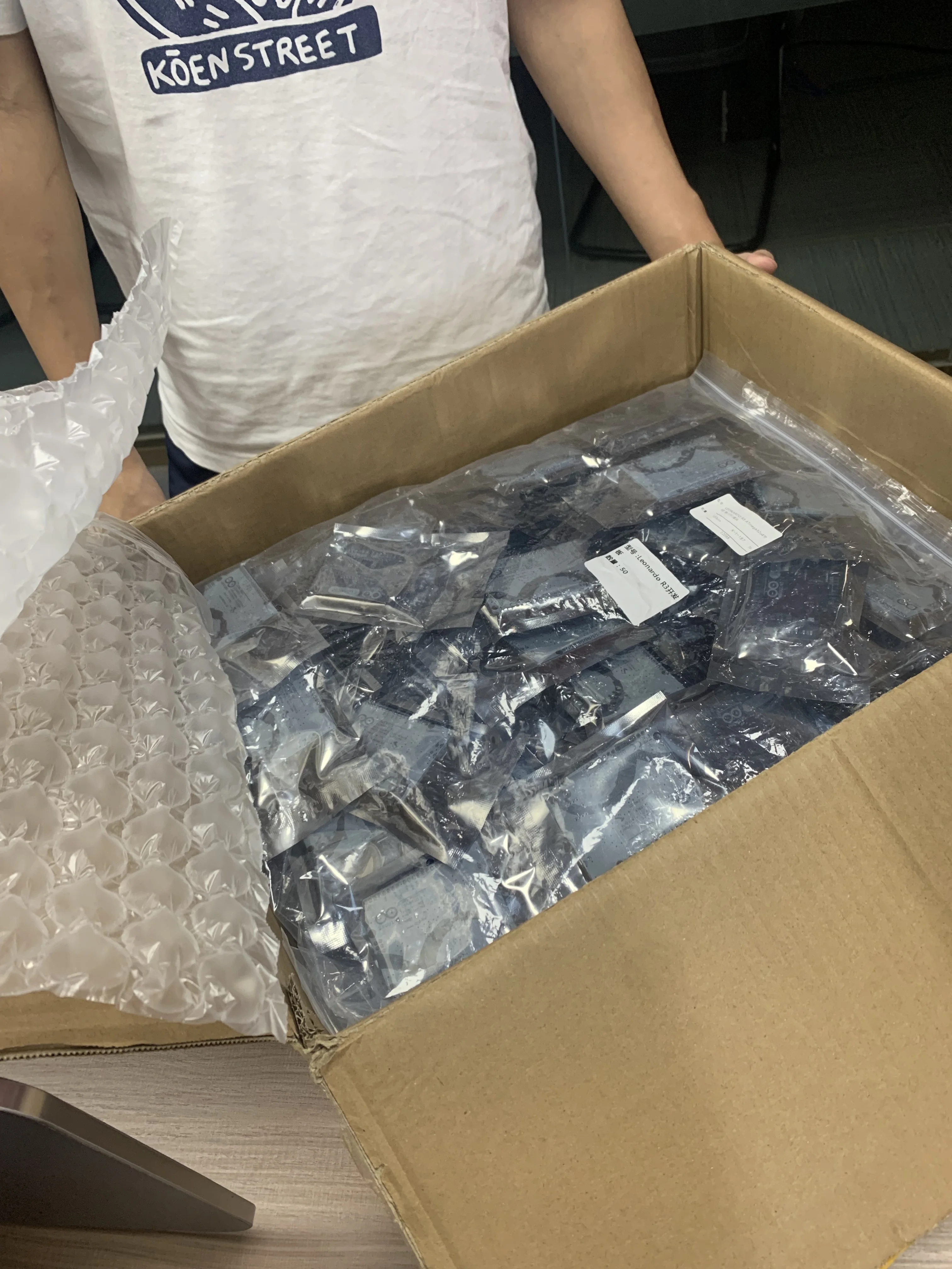 High quality direct plug aluminum electrolytic capacitor Aluminum electrolytic capacitance 400V single phase capacitor