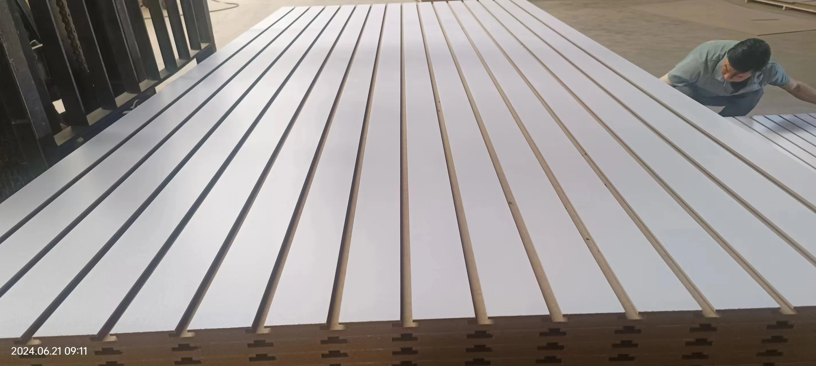 mdf slotted board melamine mdf wall panel slatboard for Display wall shelf board for Maldives/Tazania