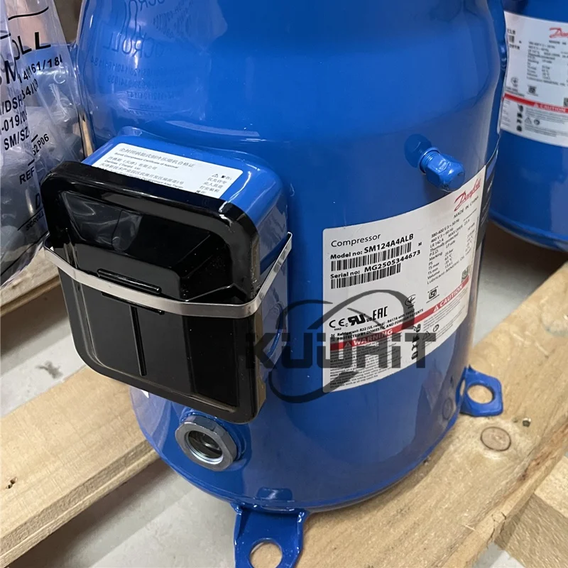 Компрессор DANFOSS мощностью 10 л.с. 12 SM124A4ALB