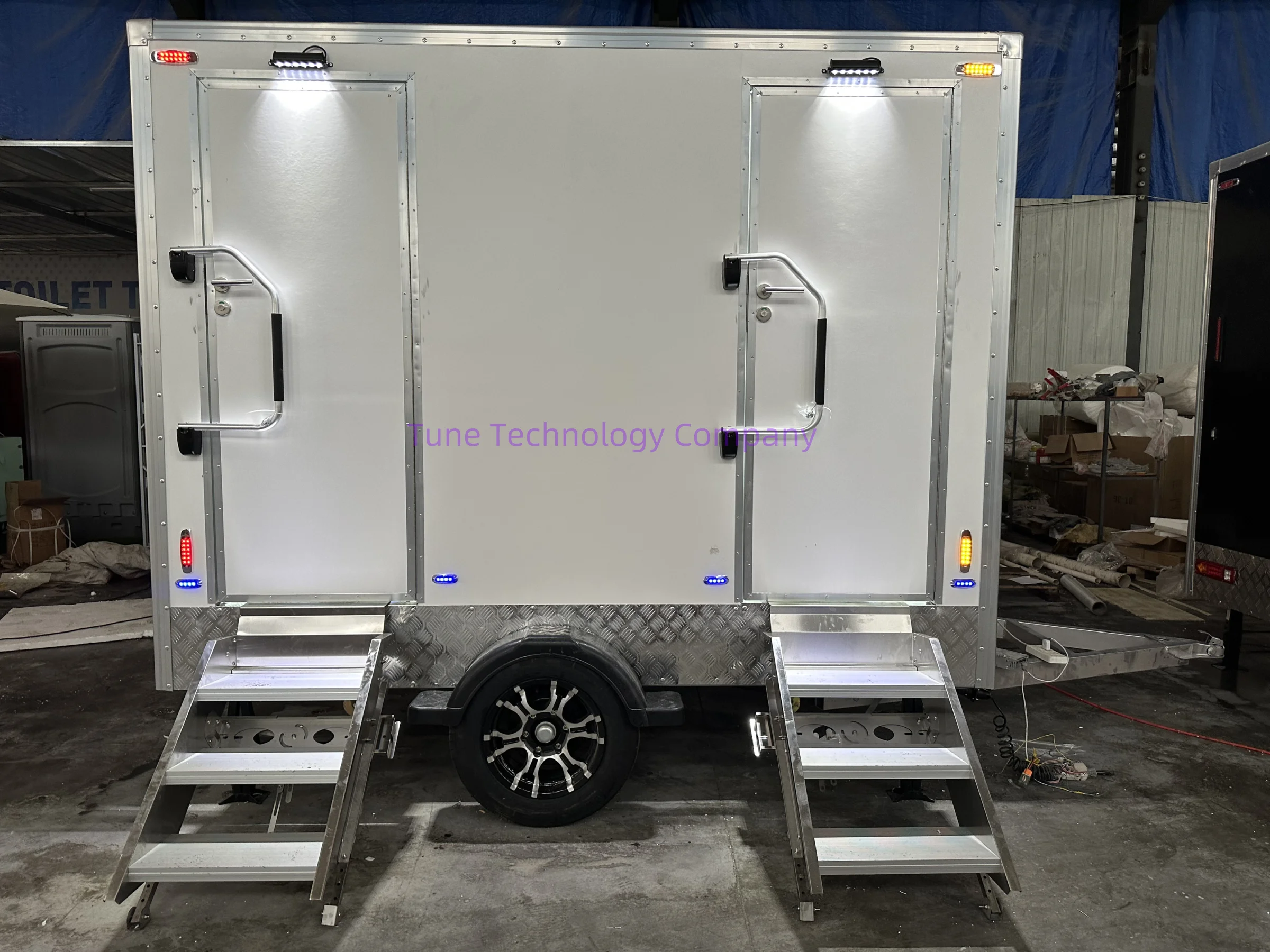 luxury Portable Toilet Trailers With Wheel Mobile Restroom Truck Custom White Toilet Trailer