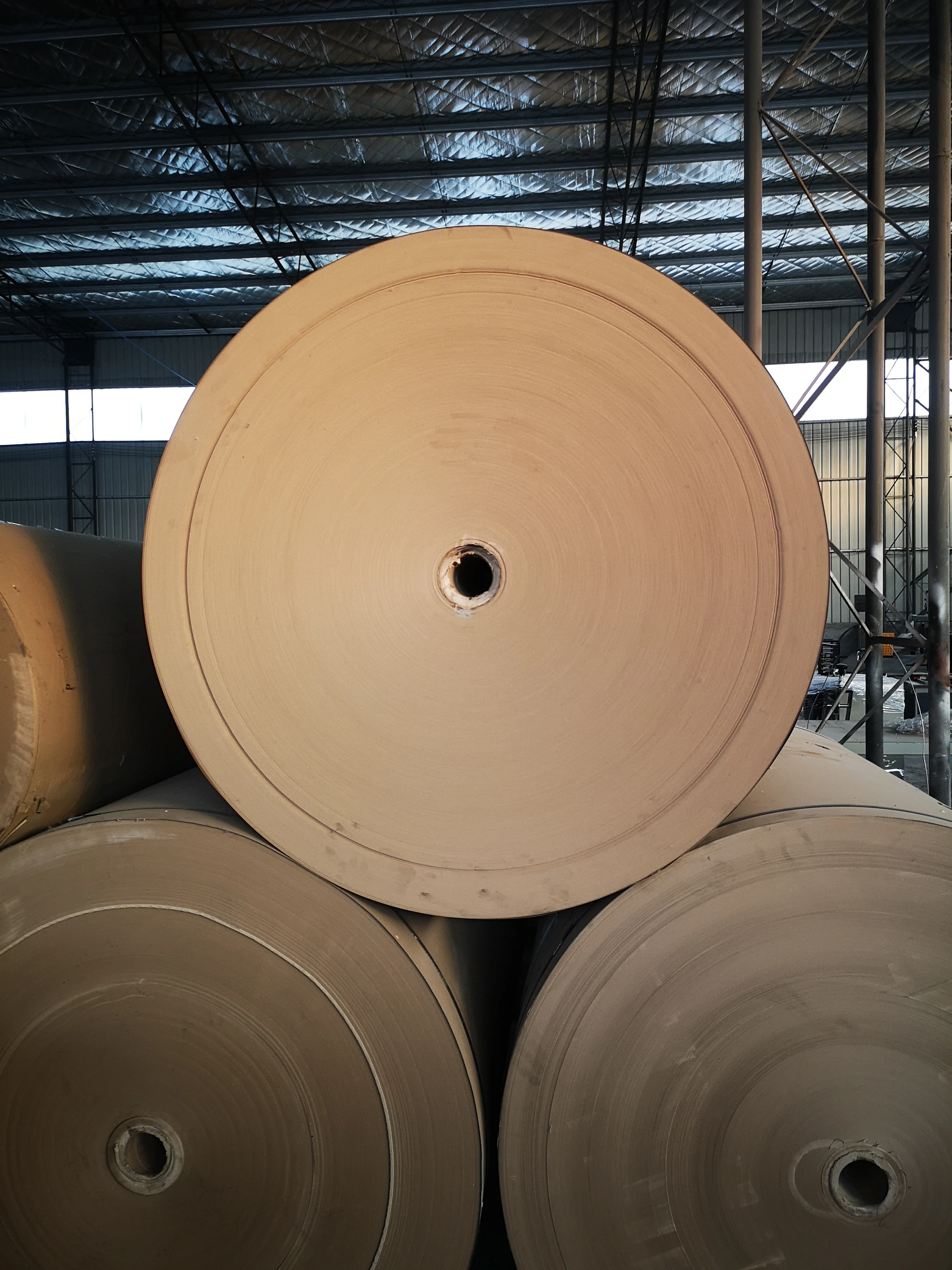 
The kraft paper for cardboard making /Bobbin paper for paper tube making/ Face and bottom paper Corrugated paper 