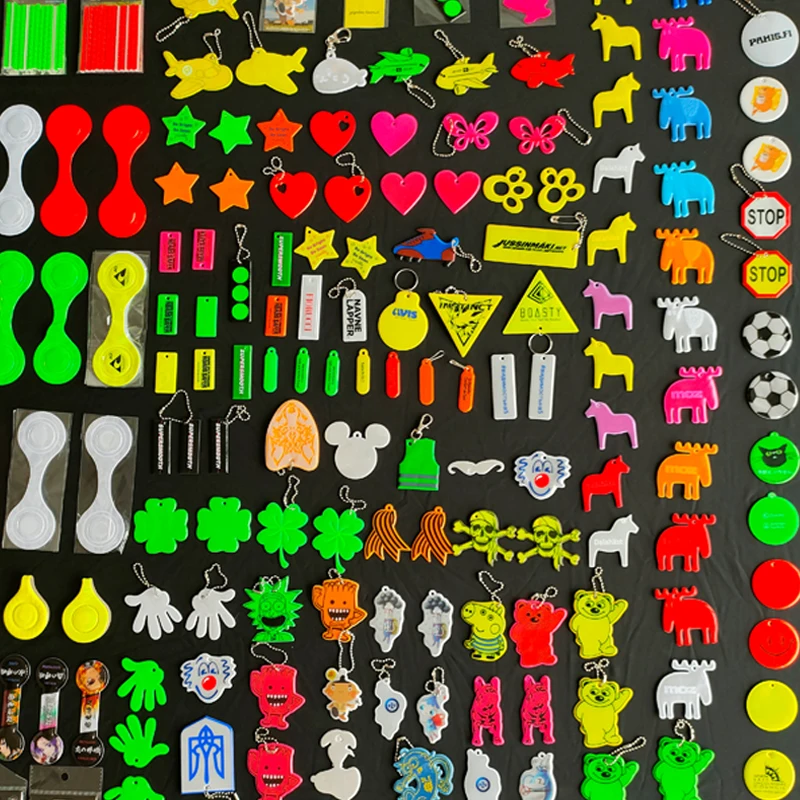 Popular Factory Price Glow in the Dark Reflective Keychain Lighting Key Ring / Reflect Hanging Pendant for Promotional Gifts