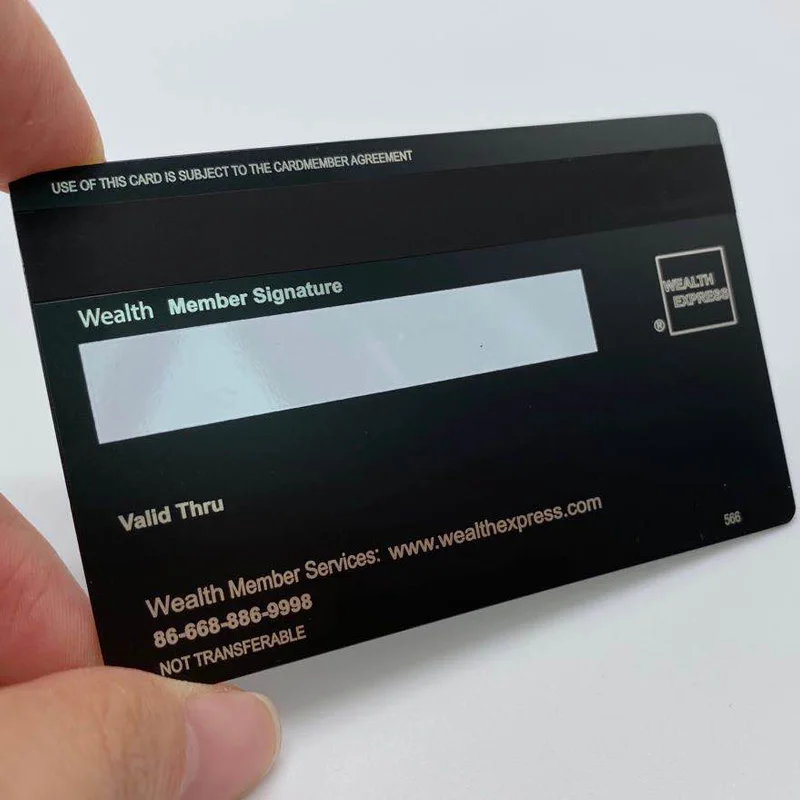 Размер кредитной карты премиум-класса Amex Black Card