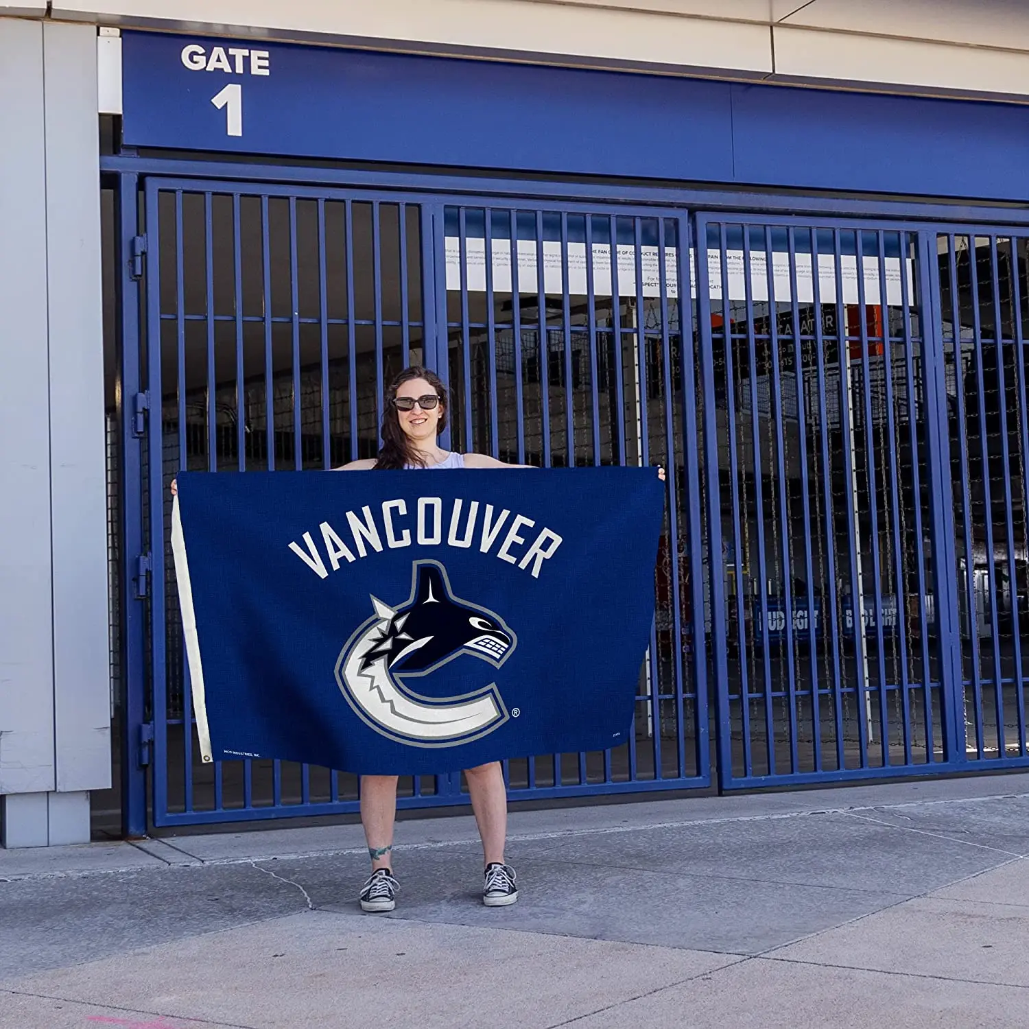 NHL Promotional Product Vancouver Canucks flags 3x5ft 100%Polyester hockey custom Vancouver Canucks flags