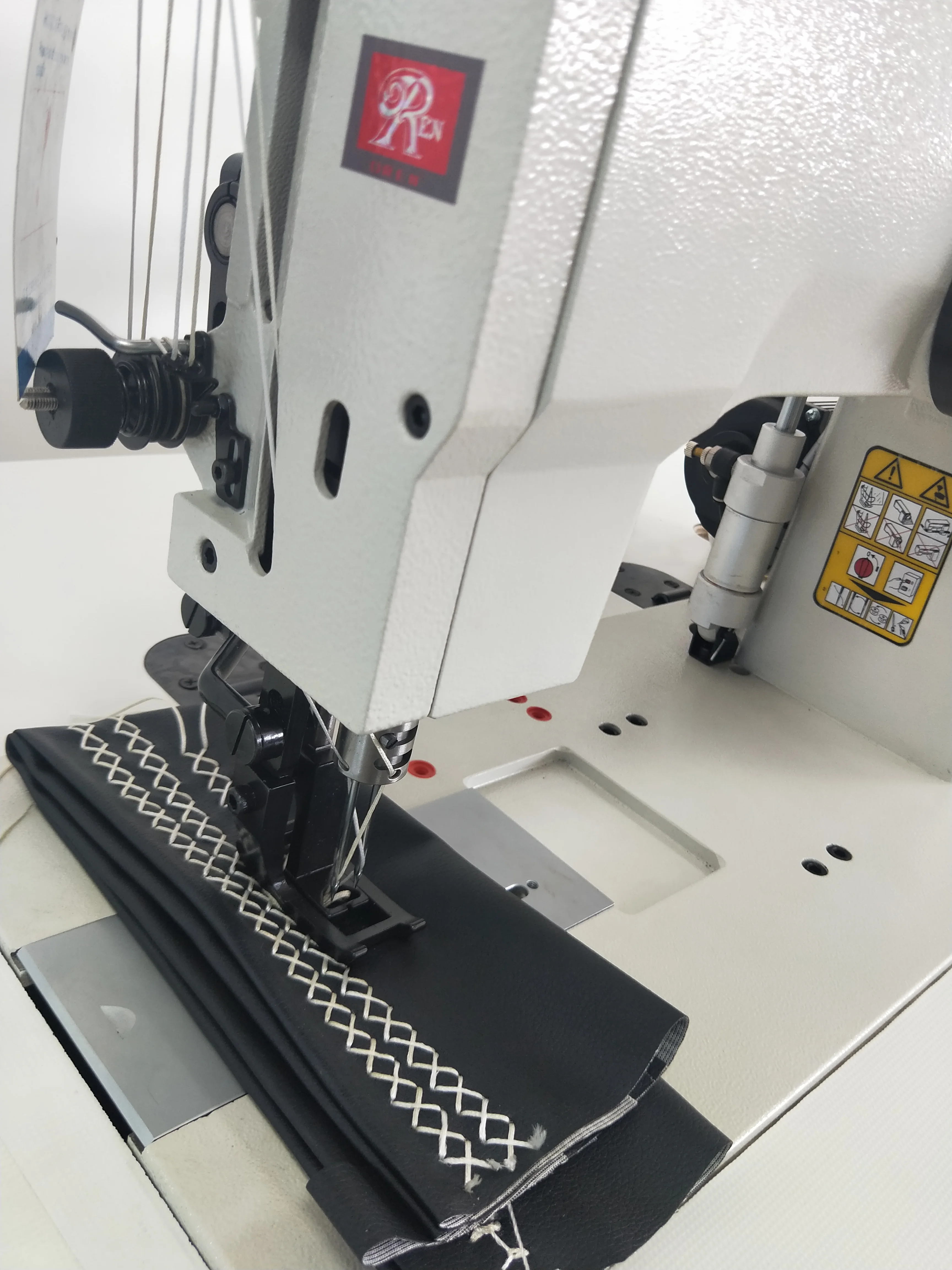 Hot sofa pattern embroidery sewing machine leather seat lace machine dining chair sewing equipment   RN-2293H