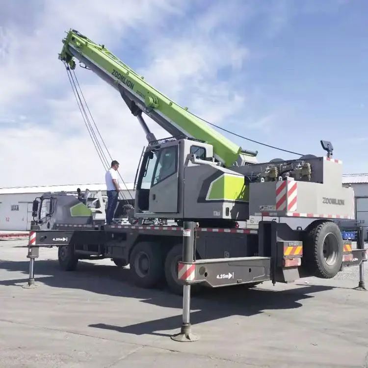 zoomlion Truck With Hiab Crane 4 Arm Cargo truck crane