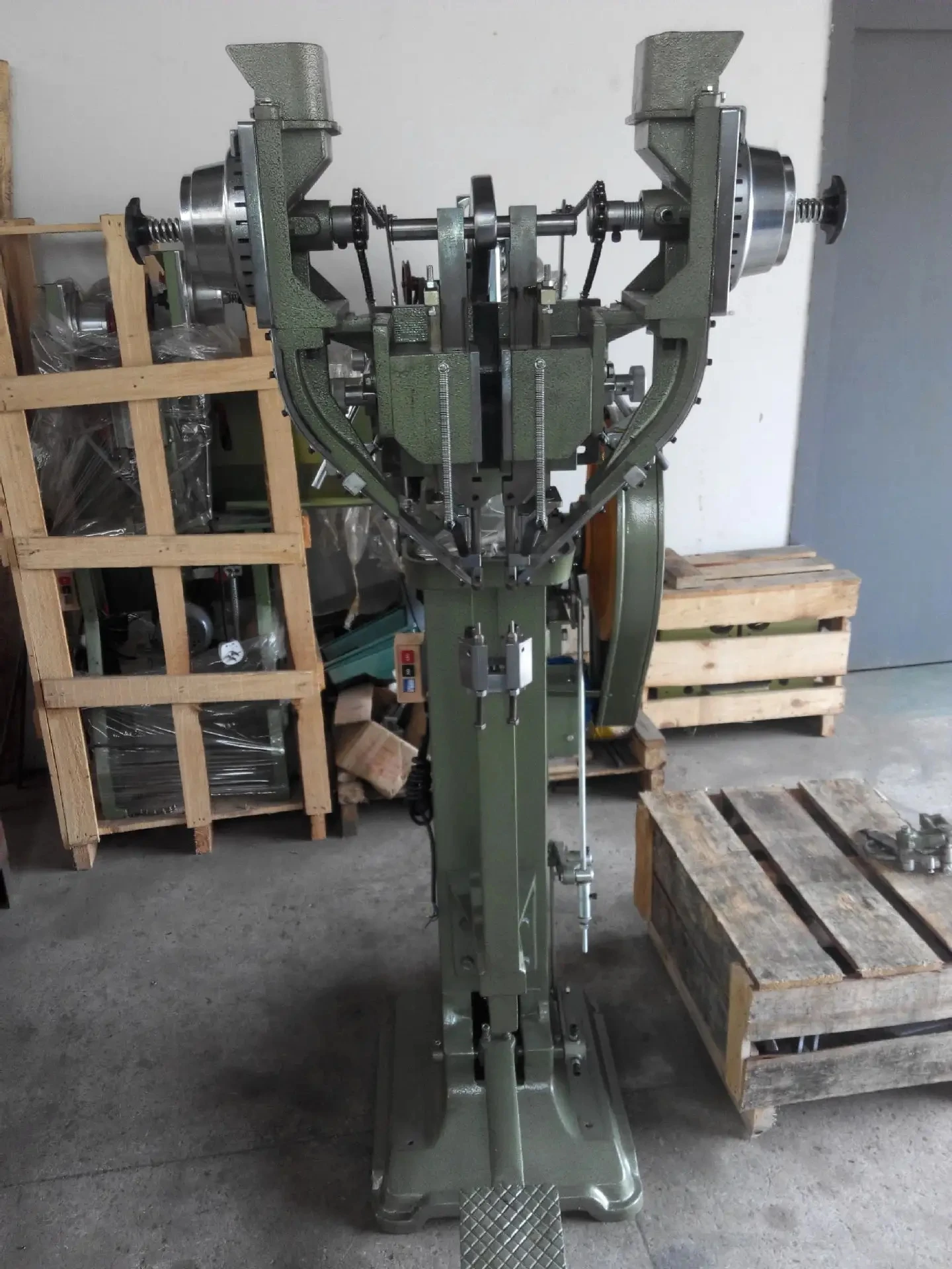 riveting machine (1)
