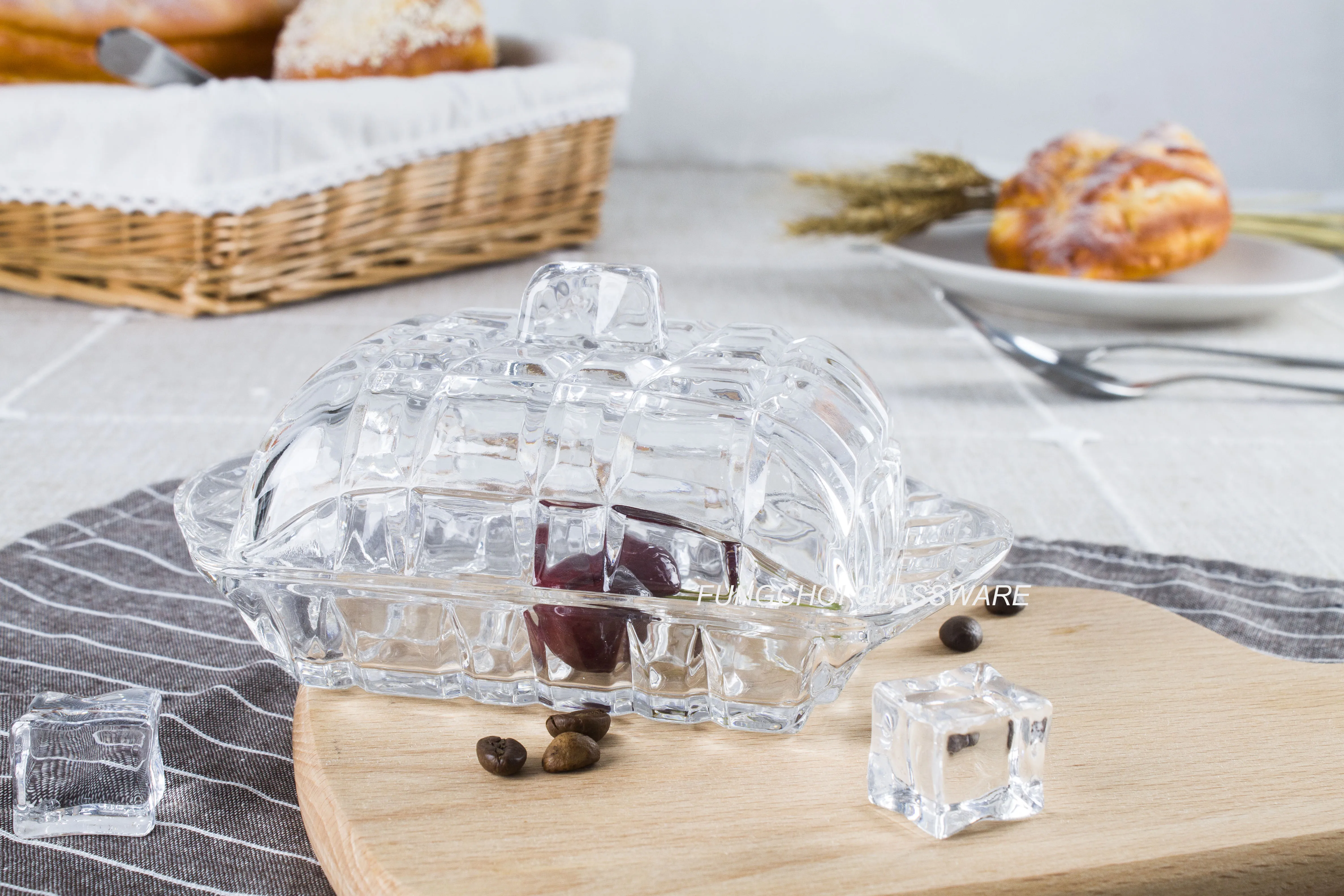 Middle Classical glass sugar Jar storage jar  candy dish with dome