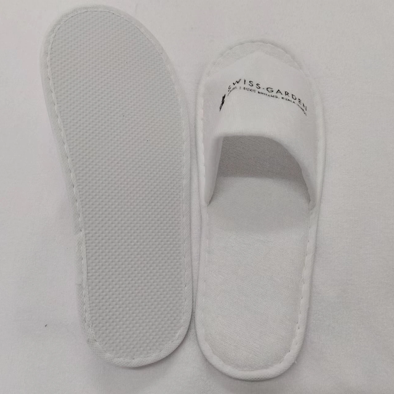 Hot selling products can wholesale hotel slippers indoor anti - slip soft silk - screen printing towel slippers