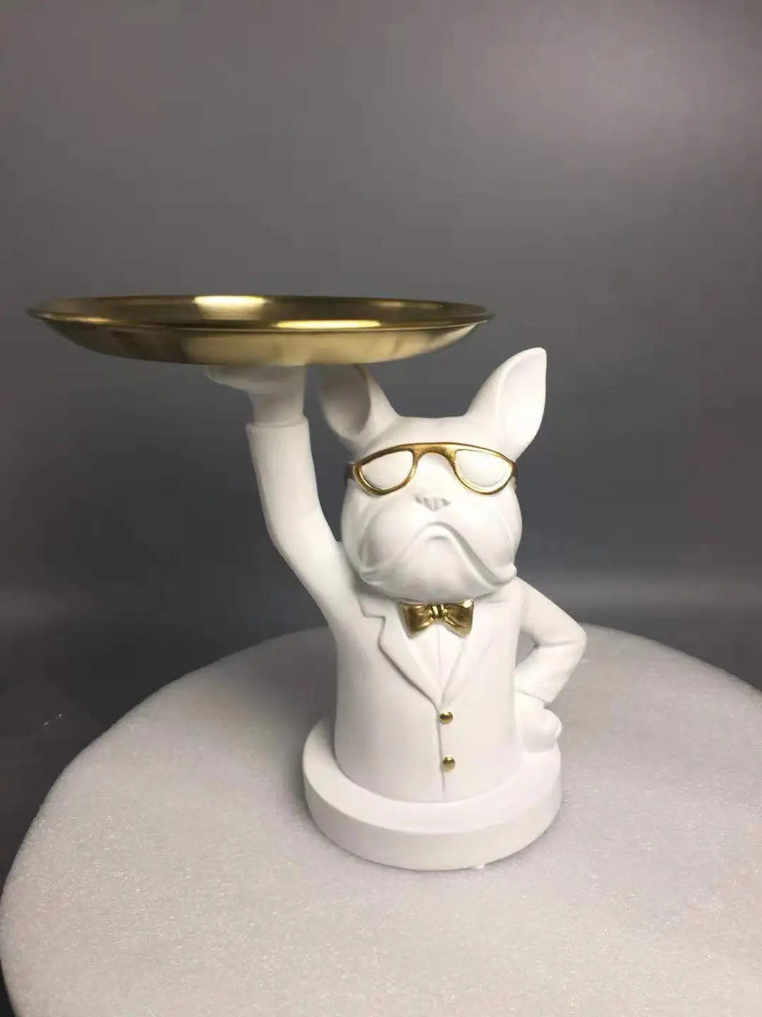 HOT SELLING POLYRESIN CUTE ANIMAL BULLDOG HOLDING CANDY KEYT METAL PLATE HOUSE DECORATIVE STATUE HOLIDAY GIVEAWAY GIFT TOY DOLL