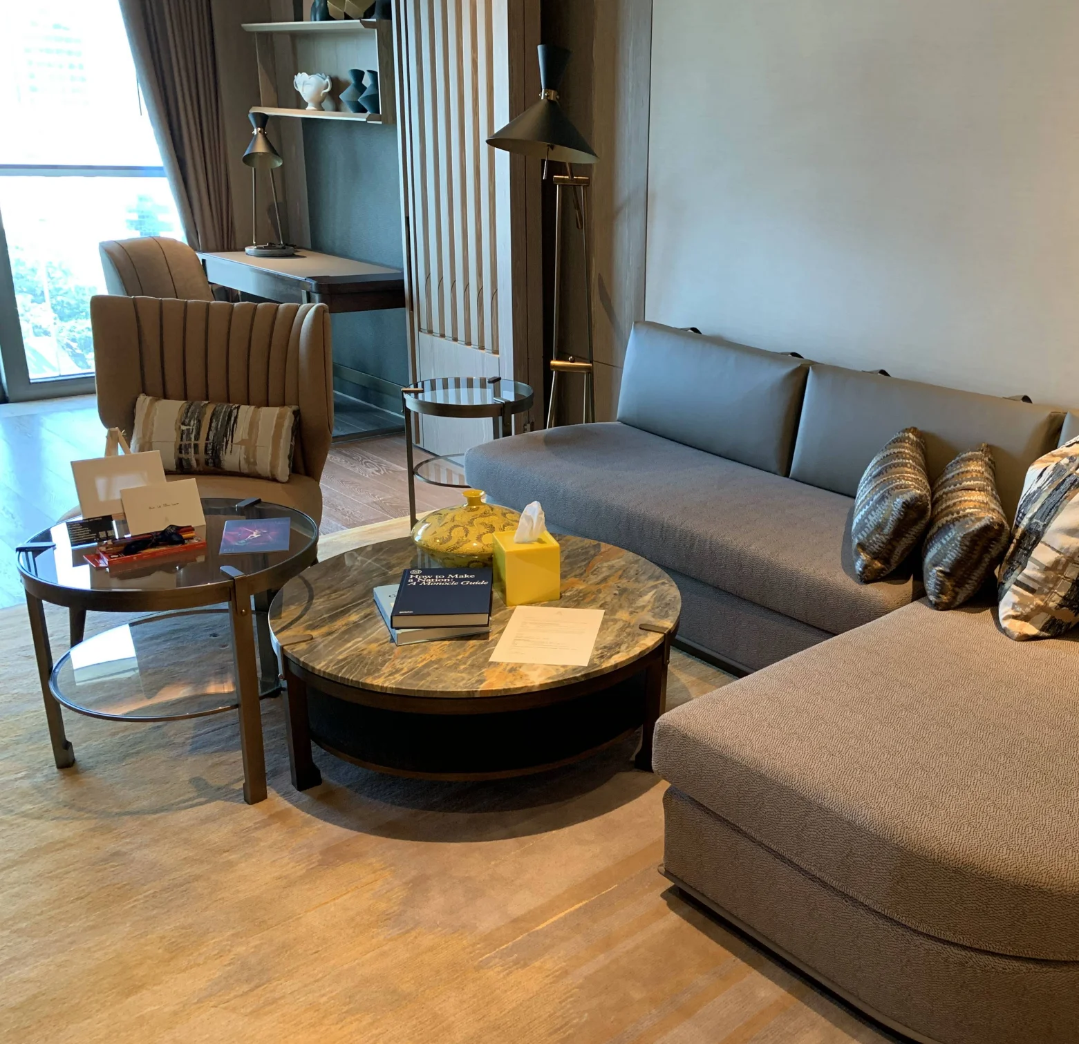 Прямая продажа с завода, конкурентоспособное универсальное решение, Круглый светлый цвет, журнальный столик в дубайском стиле