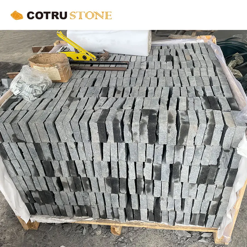 Customized China Black Basalt Outdoor Driveway Split Rock Face Natural Granite G684 Cobble Stone Floor Paving Tiles