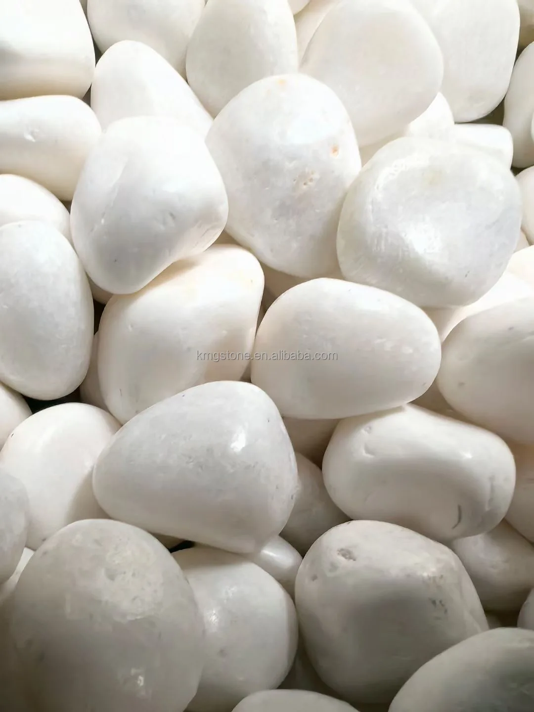 Cheap 20-30mm White Polished Pebbles Snow White Cobble Stones Outdoor Application 1 Tonne Packaged round Shape