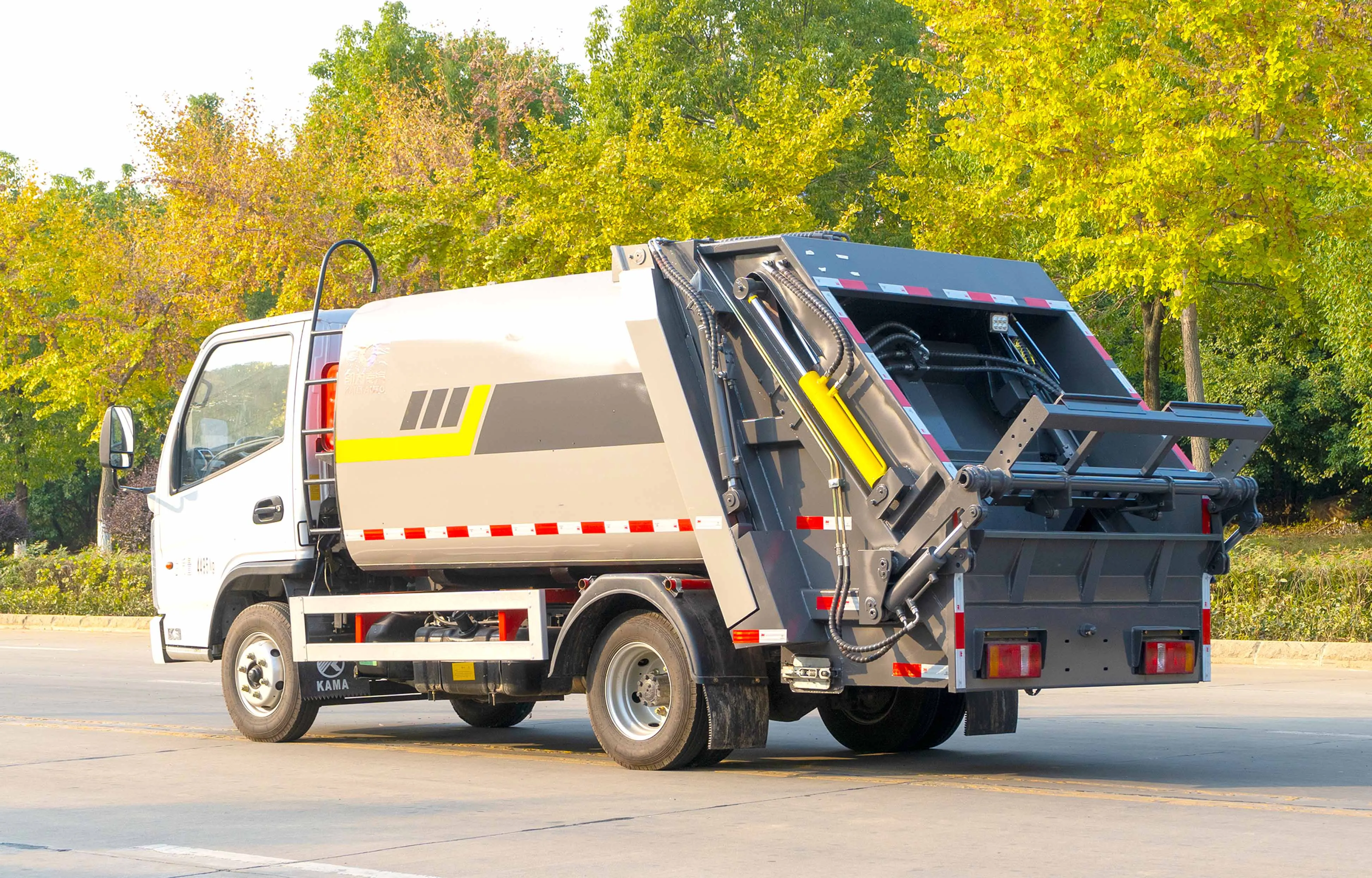 Китай dongfeng 4*2 компримированный мусоровоз 115HP 6cbm санитарный завод