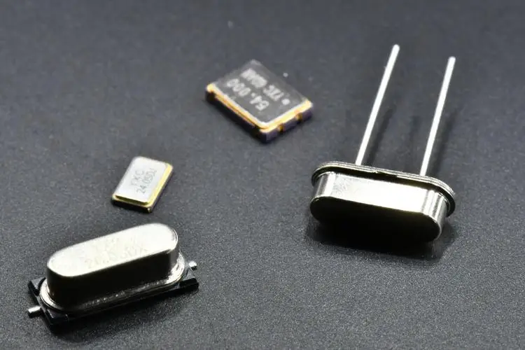 Пассивный кристаллический осциллятор 49SMD8Mhz 32 768 Mhz 4P 2P K 3225