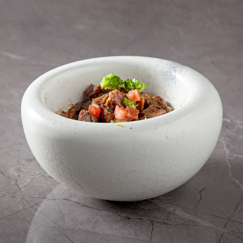 Shabby Chic OEM ODM Accepted Dinnerware Hotel 5.5 Inch White Color Ceramic Bowl Restaurant Artistic Feel Half Ball Soup Bowls